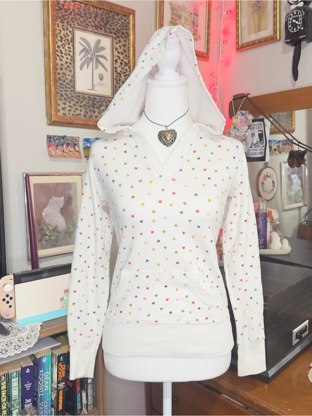 Y2K Women’s Heart-Print Hooded Pullover Sweatshirt - White - Picture 3 of 10